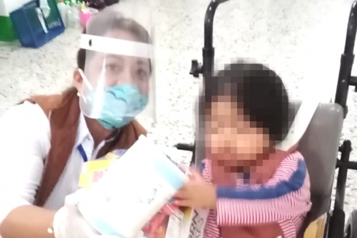 Niños que atiende el Hogar Hermano Pedro en Xela fueron beneficiados con alimentos, cereales y fórmula.