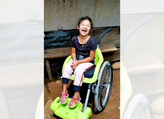 Una niña recibió una silla de ruedas especial donada por Israel a través de la SOSEP.