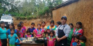 Integrantes de la Unidad Productiva "San Francisco". Foto tomada en febrero de 2019, fecha cuando comenzaron a organizarse en Camotán.