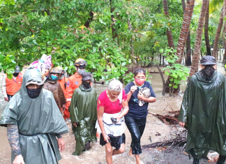 Cuatro familias de Guastatoya fueron trasladadas a un albergue temporal .