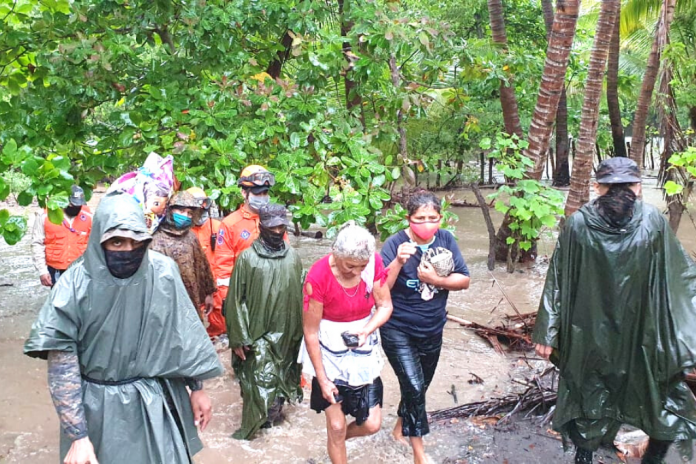 Cuatro familias de Guastatoya fueron trasladadas a un albergue temporal .