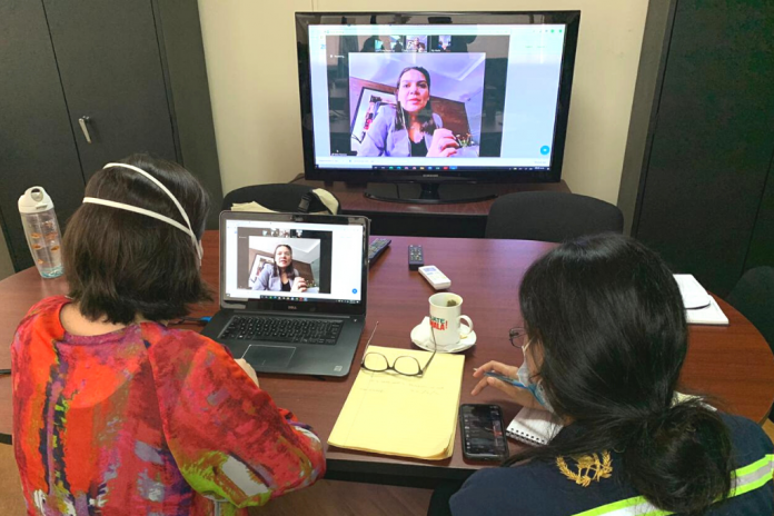 La subsecretaria Gabriela Guzmán participó en una reunión virtual con la secretaria de CONAMIGUA, Rita Elizondo.