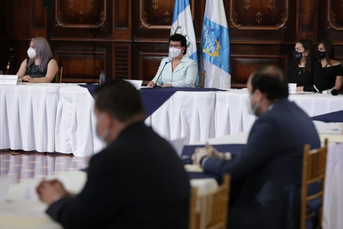 Thelma Portillo, secretaria de SOSEP, preside la primera reunión extraordinaria de CONAPROV.