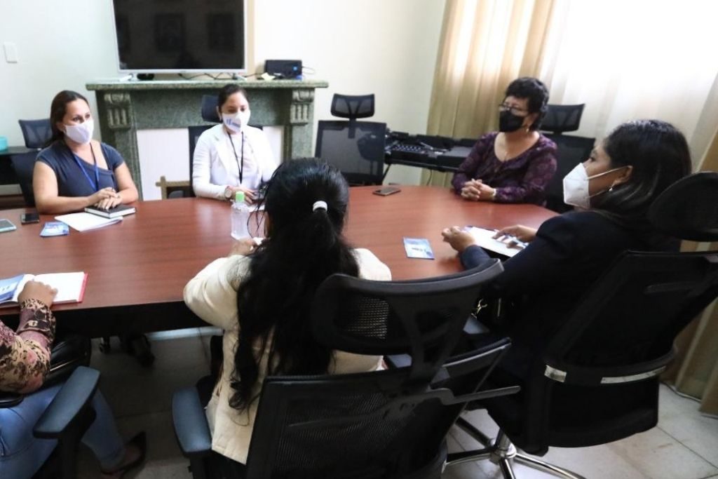 La reunión entre la secretaria de SOSEP, Thelma Portillo y la directora de la Oficina Municipal de la Mujer de Jutiapa, Karla López se realizó en las instalaciones de la Secretaría. 