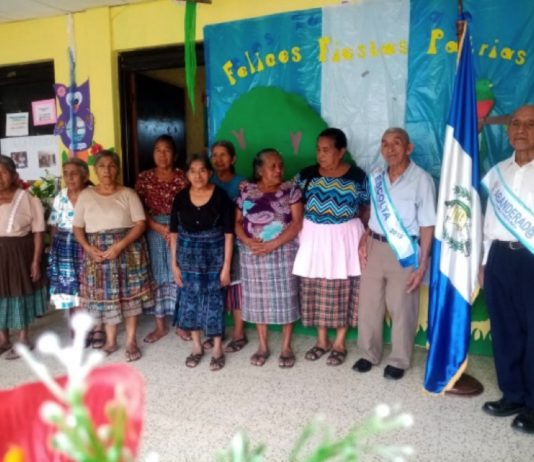 ADULTOS MAYORES CELEBRAN LAS FIESTAS PATRIAS