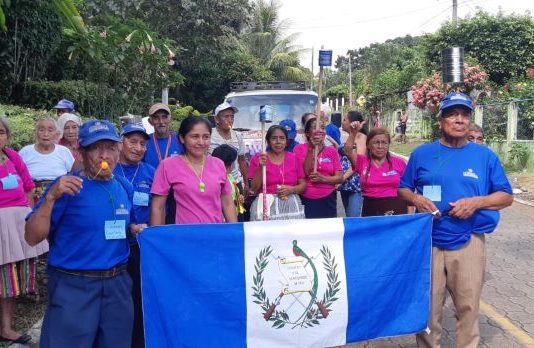 ADULTOS MAYORES PARTICIPAN EN ACTIVIDAD CÍVICA