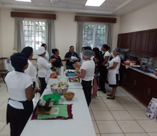 REALIZAN EVALUACION A MUJERES DE UNIDAD PRODUCTIVA