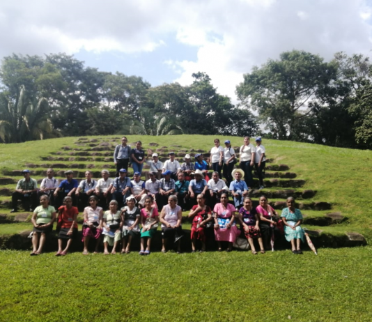 ACTIVIDAD RECREATIVA CON ADULTOS MAYORES EN RETALHULEU
