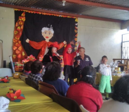 REALIZAN ACTIVIDAD NAVIDEÑA CON ADULTOS MAYORES EN SAN JOSÉ PINULA