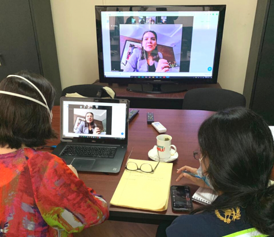 La subsecretaria Gabriela Guzmán participó en una reunión virtual con la secretaria de CONAMIGUA, Rita Elizondo.