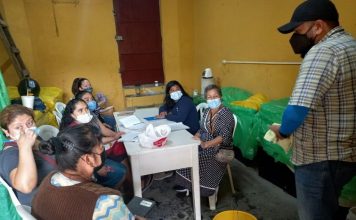 Beneficiarias del departamento de Guatemala se capacitan en elaboración de productos de belleza para sus emprendimientos